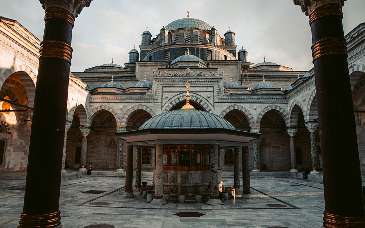 Bayezid Camii: Osmanlı Tarihinin Görkemli Yapısı 🕌✨🌟