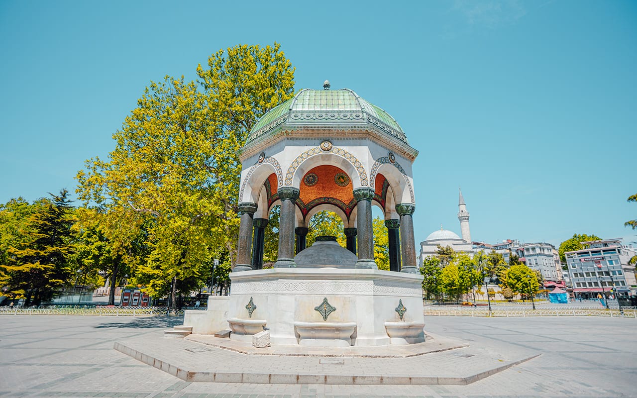 Alman Çeşmesi: Sultanahmet Meydanı’nın Tarihi İncisi ✨📸