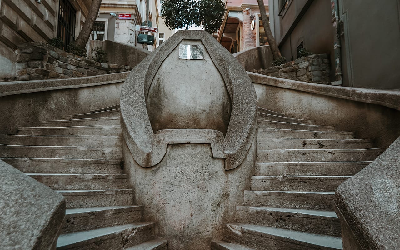 Kamondo Merdivenleri: İstanbul'un Gizli Sanat Harikası