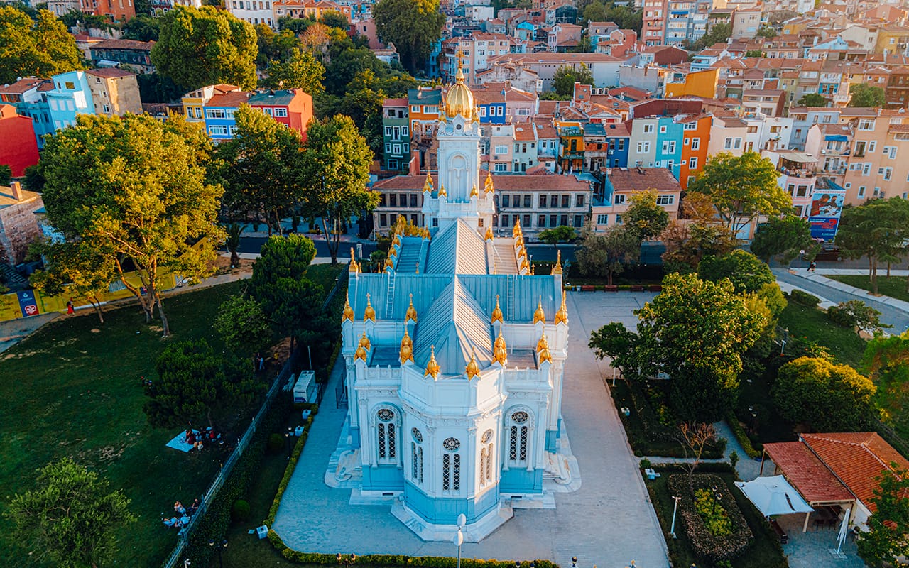 Sveti Stefan Kilisesi: Bulgaristan’ın Tarihi ve Mimari Harikası