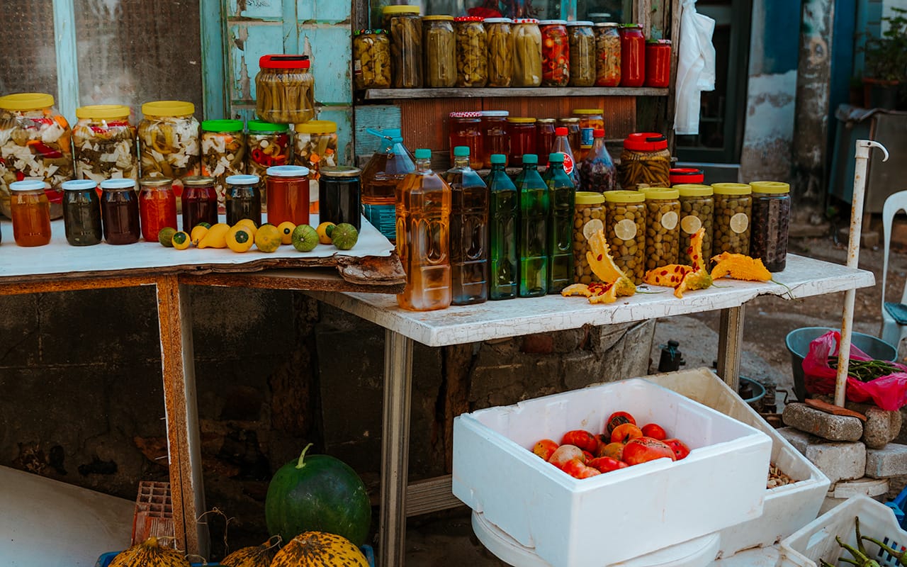 Tirilye: Bursa'nın Gizli Cennetini Keşfetmek İçin Buraya Gitmeliyiz! 🌿🌊🏘️