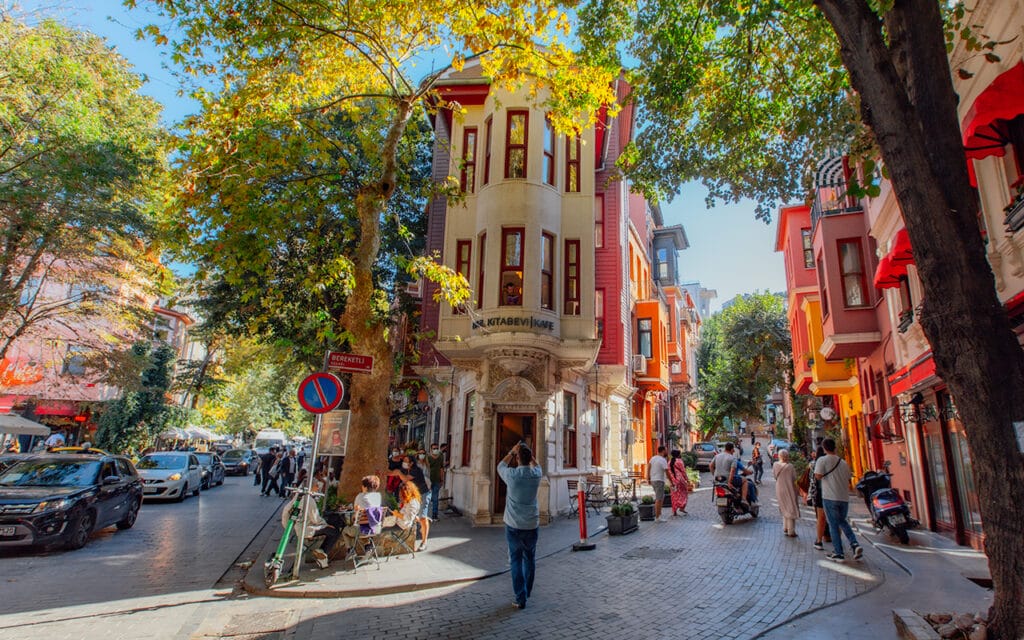 Kuzguncuk: İstanbul’un Rengarenk ve Huzurlu Semti ile Tanışın