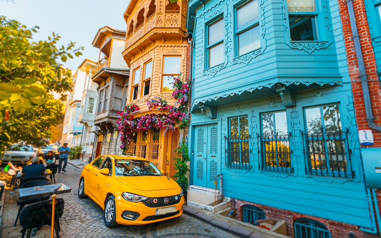 Kuzguncuk: İstanbul'un Rengarenk ve Huzurlu Semti ile Tanışın🌸📸🏘️