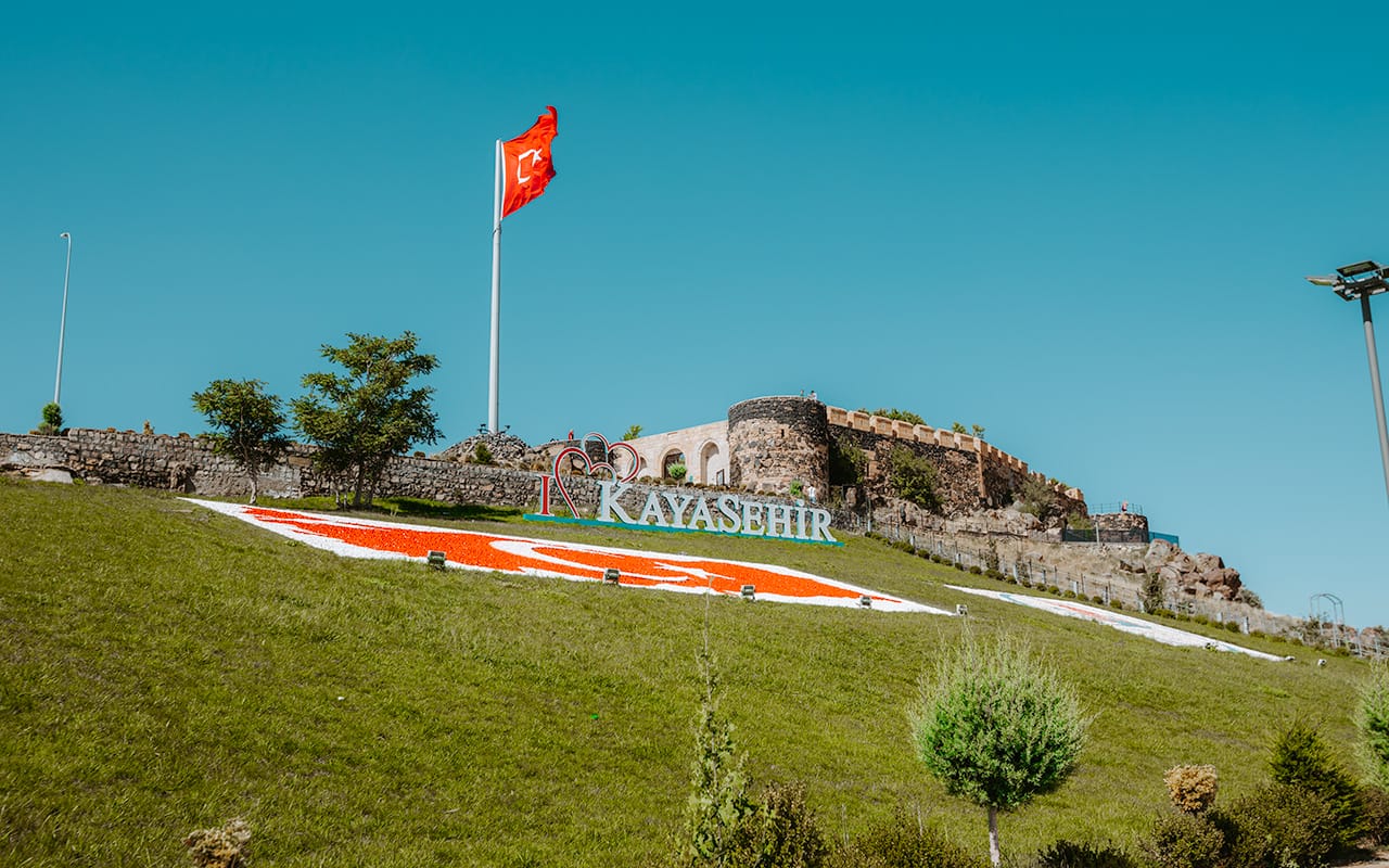 Nevşehir Kalesi: Kapadokya’nın Zirvesinden 🏰🌄✨