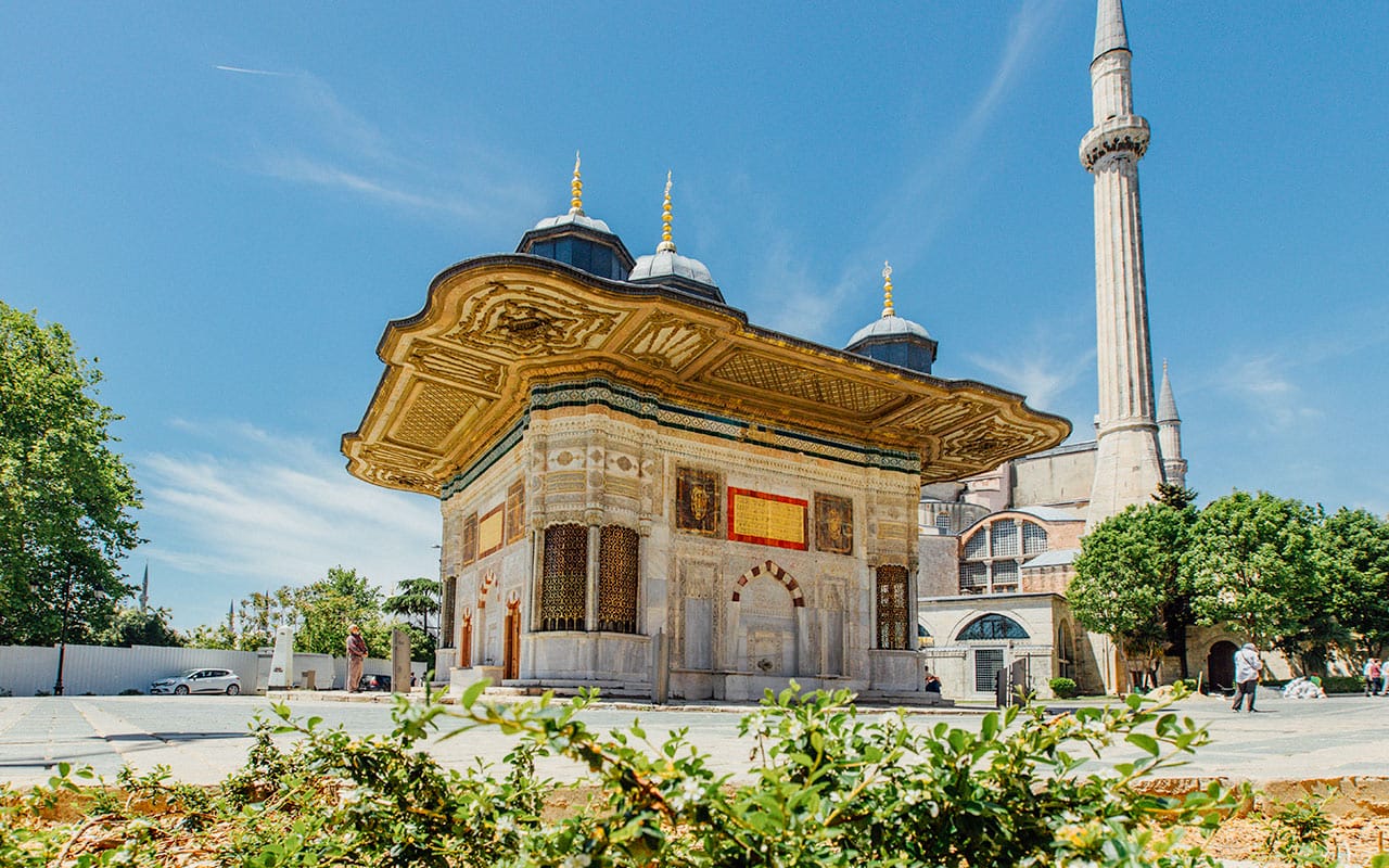 III. Ahmet Çeşmesi: İstanbul'un Kalbinde Bir Sanat Harikası
